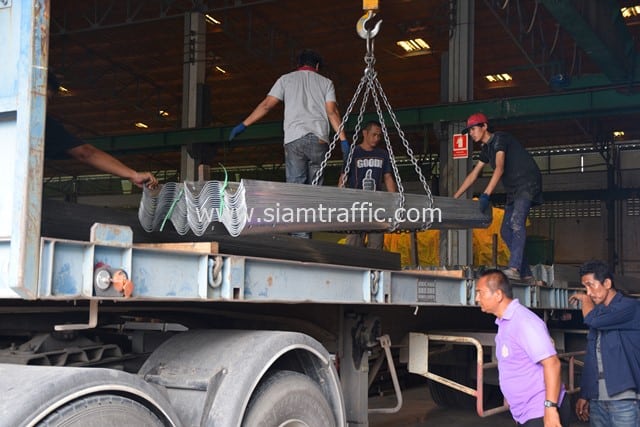 [:th]การ์ดเรล 675 แผ่น ส่งไปนิคมอุตสาหกรรมมาบตาพุด จังหวัดระยอง[:en]Guardrail at Map Ta Phut Industrial Estate Rayong Province[:]