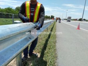 การ์ดเรล แขวงทางหลวงพิเศษระหว่างเมือง (Inter-City Motorway)Guardrail at Intercity Motorway